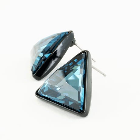 ✧ラッピング無料BOX付✧ SWAROVSKI トライアングル スワロフスキー スタッド ピアス 大人 上品 カジュアル おしゃれ アクセサリー：PSW1310004