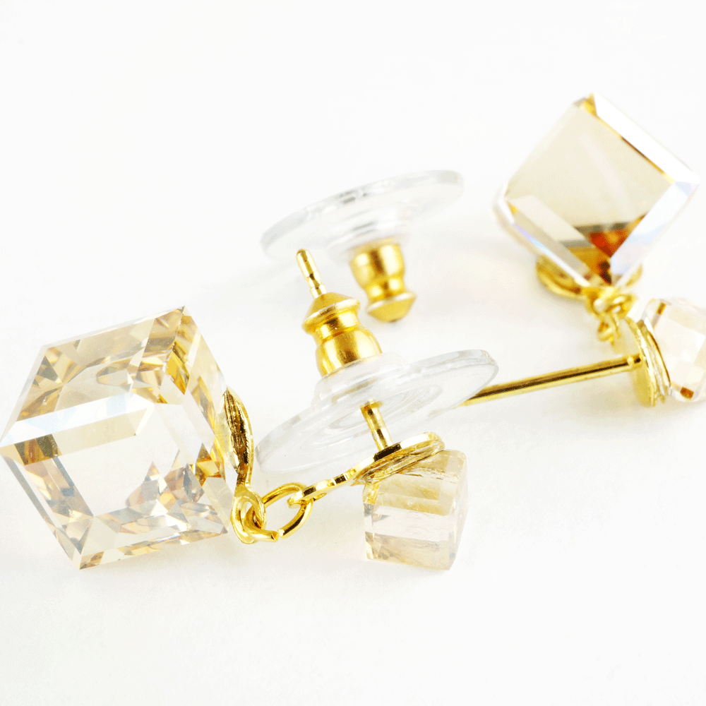 キューブ スクエア SWAROVSKI スワロフスキー ピアス オーロラ