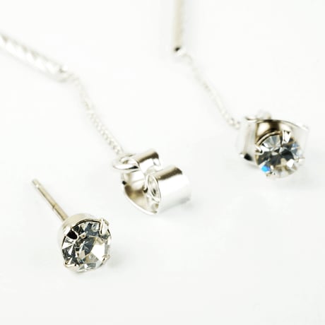 ツイスト バー スウィング 揺れる 一粒ストーン バックキャッチピアス 華奢 シルバー レディース アクセサリー：PL160203