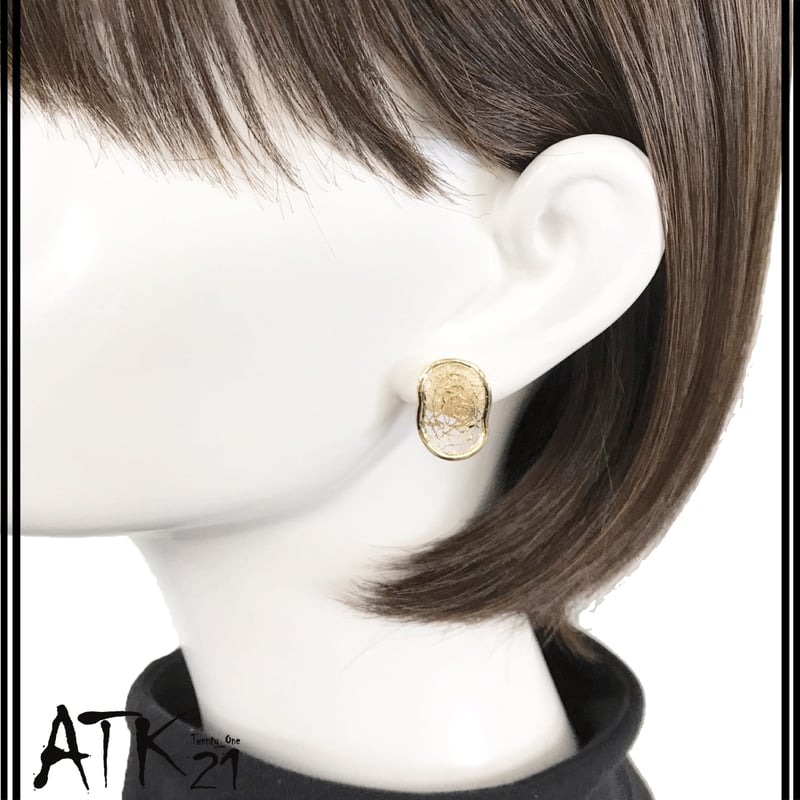 Curiosa スタッドピアス　シングル　スクエアカット　グリーン　ゴールド Curiosa スタッドピアス, シングル、スクエアカット, グリーン