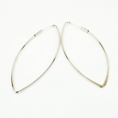 リーフ型 シンプル フープ リング ピアス シルバー 華奢 レディース アクセサリー：PL160606