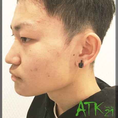 両耳用（2点セット）fuck ファックサイン 16G ステンレスピアス Surgical Steel 316L 軟骨 ボディピアス メンズ レディース ユニセックス アクセサリー：MPS180102