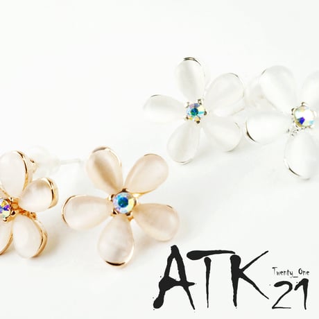 フラワー スワロフスキー クリアカラー キュート スタッド ピアス おしゃれ 大人可愛い レディース アクセサリー：PKM160206