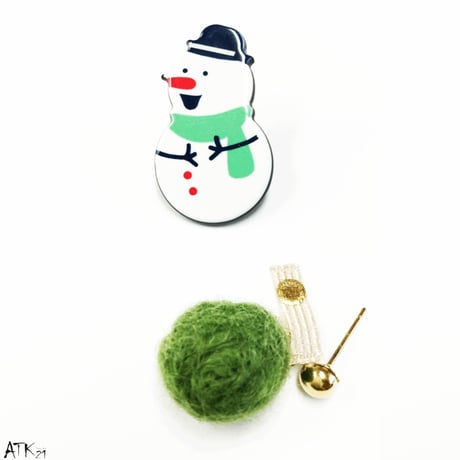 雪だるま トナカイ カップケーキ アシンメトリー ピアス かわいい 人気 おススメ クリスマス Xmasギフト 贈り物 揺れるピアス レディース アクセサリー：PKM170803