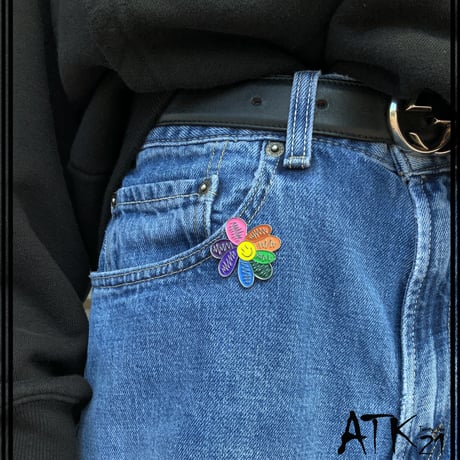 ピンバッチ バッチ デイジー スマイル PMO メンズ レディース ユニセックス アクセサリー：PB200501