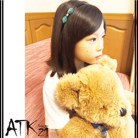 キラキラ  リボン カチューシャ ヘッドアクセ ヘアアクセサリー フォーマル カジュアル 普段使い 女の子 子供 キッズ おしゃれ かわいい ヘアアクセサリー：HKK181202