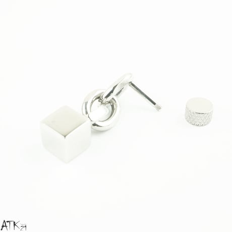 片耳用（1個売り）チェーン スクエアキューブ 16G ステンレスピアス Surgical Steel 316L 軟骨 ボディピアス メンズ レディース ユニセックス アクセサリー：MPS171002