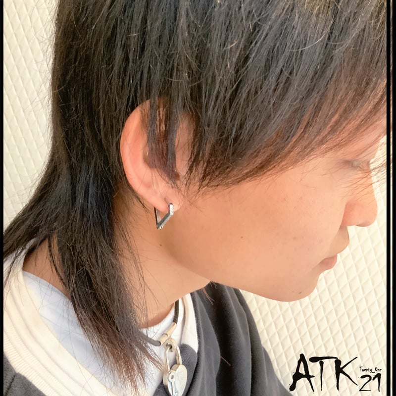 片耳用(1個売り)シンプル トライアングル 三角形 フープピアス 片耳用(1個売り)シンプル トライアングル 三角形 フープピアス