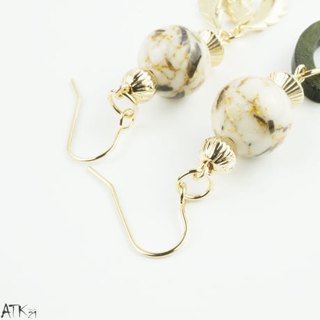 ウッドビーズ リーフ フリンジ ゴールド マーブルボール アシンメトリー フックピアス レディース アクセサリー：PHL171002
