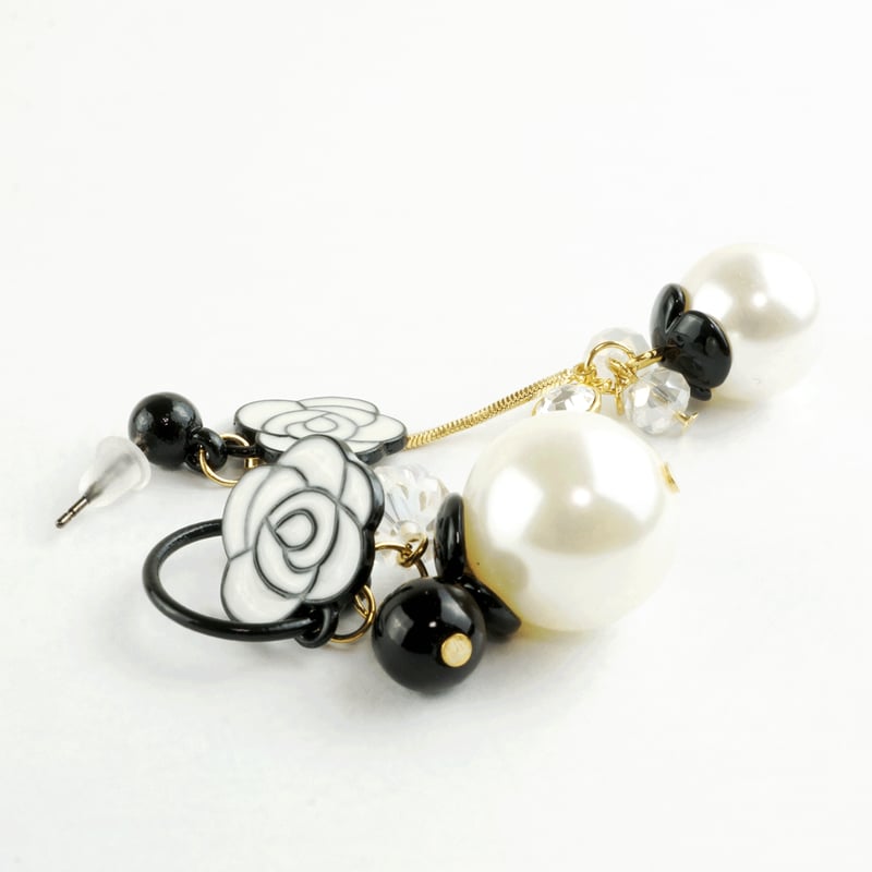 スワロフスキーのアシンメトリーピアス SWAROVSKI（スワロフスキー） ピアス 「公式」「スワロフスキー」Imber