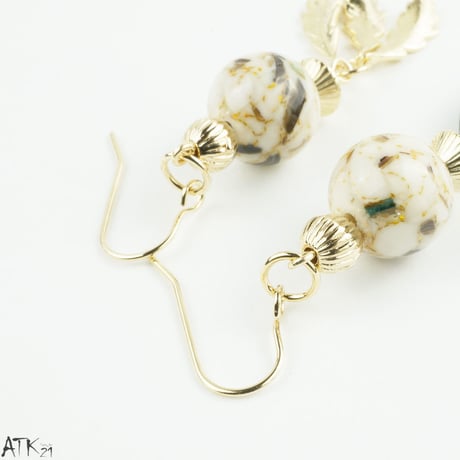 ウッドビーズ リーフ フリンジ ゴールド マーブルボール アシンメトリー フックピアス レディース アクセサリー：PHL171002