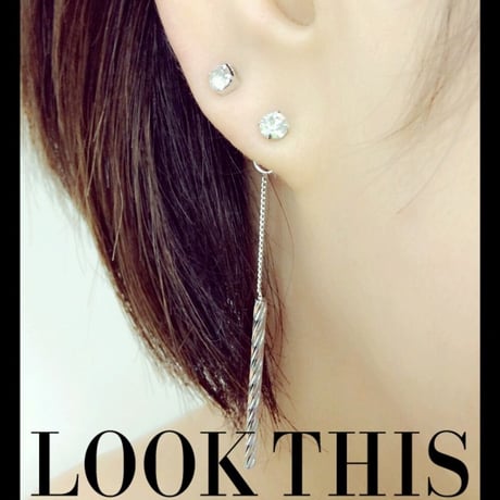 ツイスト バー スウィング 揺れる 一粒ストーン バックキャッチピアス 華奢 シルバー レディース アクセサリー：PL160203