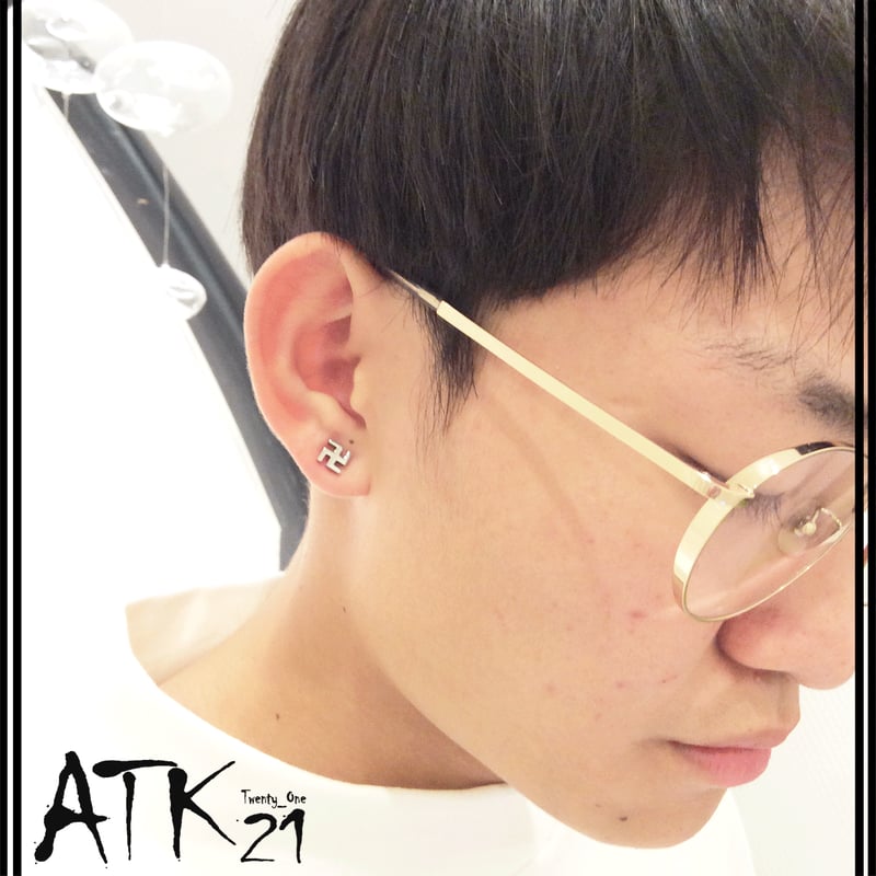 両耳用（2点セット）卍 まんじ モチーフ 16G ステンレスピアス