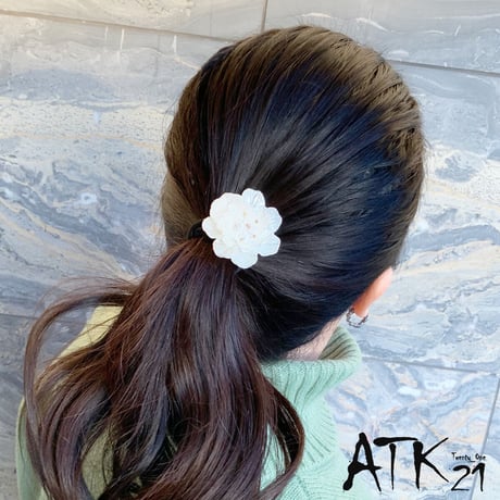 フラワー 立体感 真っ白お花 ヘアゴム ヘアポニー 髪留め 簡単ヘアアレンジ シンプル オフィス レディース 韓国ヘアアクセサリー 送料無料
