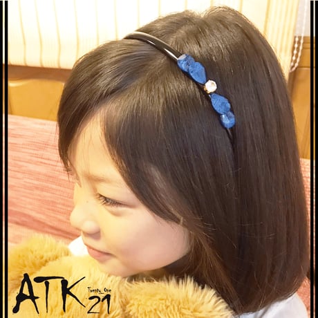 キラキラ ダブルリボン カチューシャ ヘッドアクセ ヘアアクセサリー フォーマル カジュアル 普段使い 女の子 子供 キッズ おしゃれ かわいい ヘアアクセサリー：HKK181201