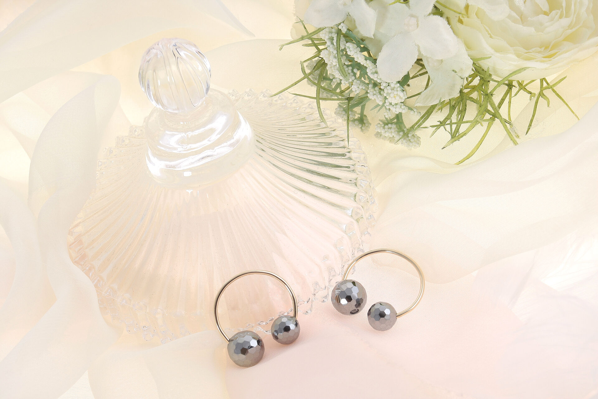 テラヘルツ イヤーカフ ゴールド | 朝型美人®オンラインセレクトショップ