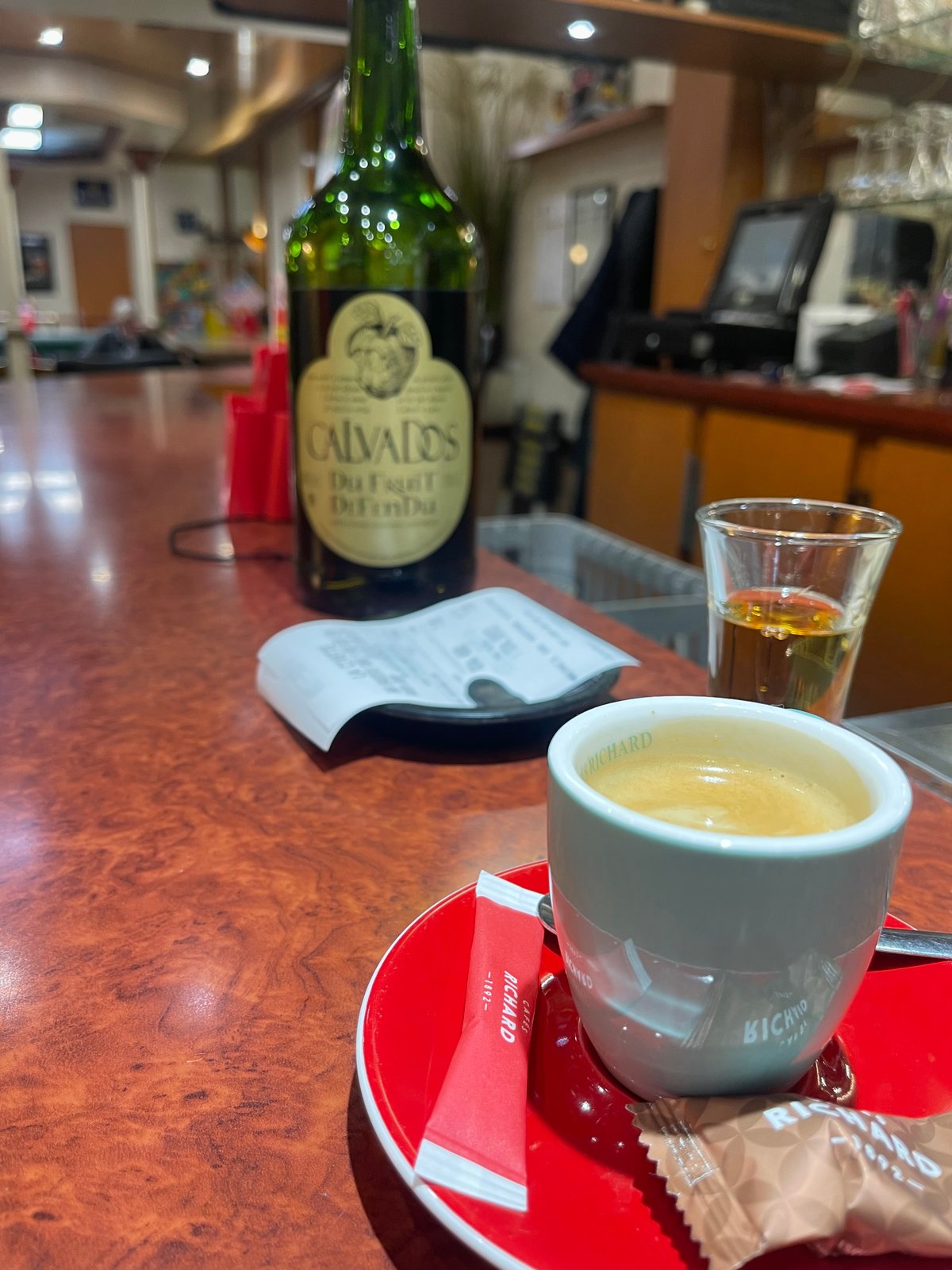 トニックやジンジャーエール割、コーヒーにも合います！Calvados