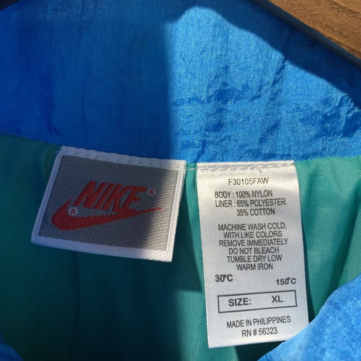 90's NIKE NYLON JACKET | OLD INN. 90's NIKE NYLON JACKET | OLD INN.