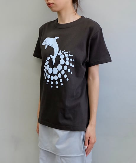 Labyrins  Dolphin Parade Tshirt Black