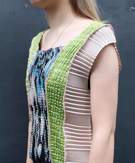 Frill Line Docking Tops