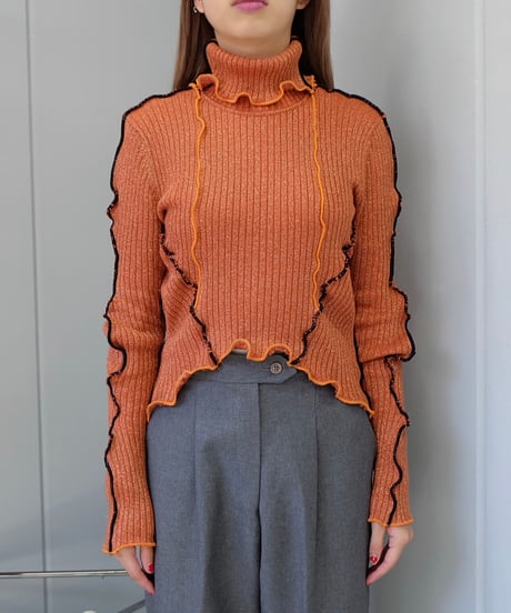 Frill Line Tops