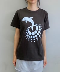 Labyrins  Dolphin Parade Tshirt Black