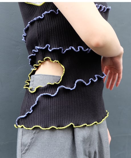 Frill Line Tops