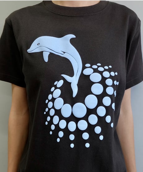 Labyrins  Dolphin Parade Tshirt Black