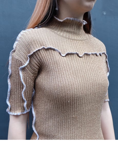 Frill line Tops