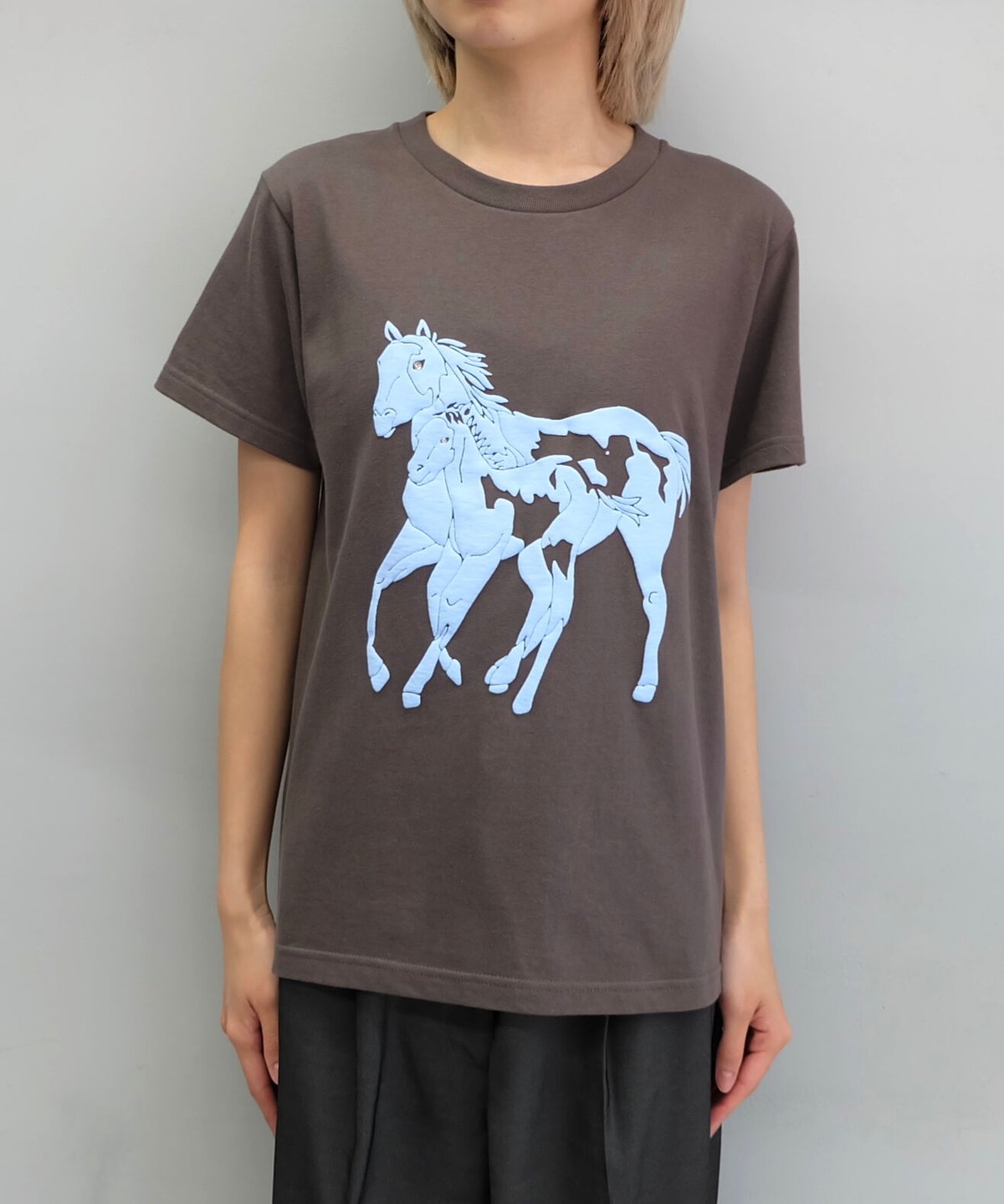 Labyrins Dont Cry Horse Tshirt Charcoal | Shury Labyrins Dont Cry Horse Tshirt Charcoal | Shury