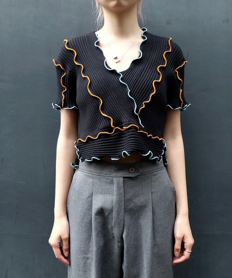 Frill Line Tops