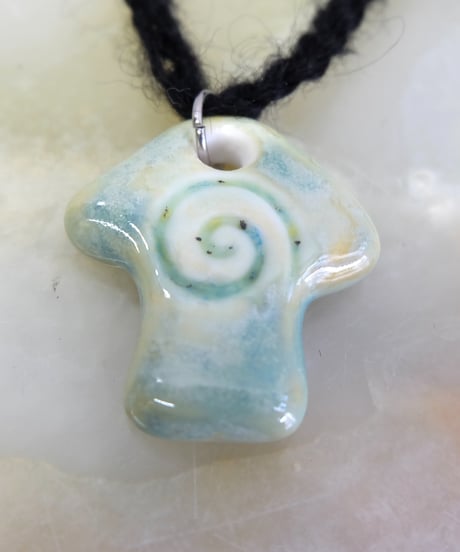Labyrins x Sugascoop   Ceramic necklace 12