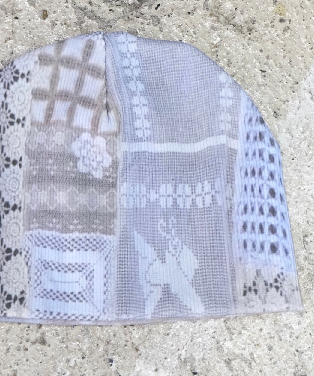 Labyrins Picture Beanie 8 | Shury
