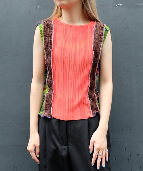 Frill Line Docking Tops