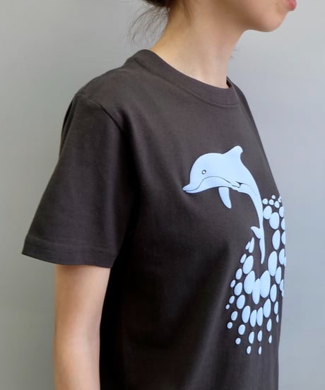 Labyrins  Dolphin Parade Tshirt Black