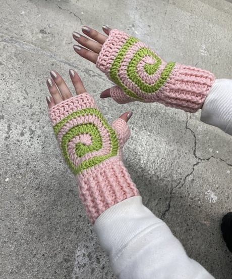Labyrins   Spiral Knit Glove