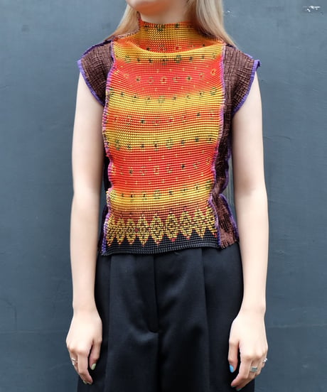 Frill Line Docking Tops