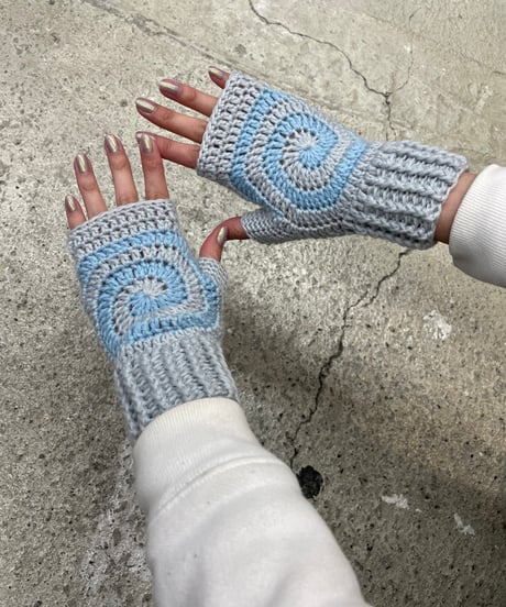 Labyrins   Spiral Knit Glove
