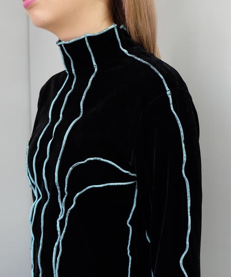 Frill Line Velours Tops