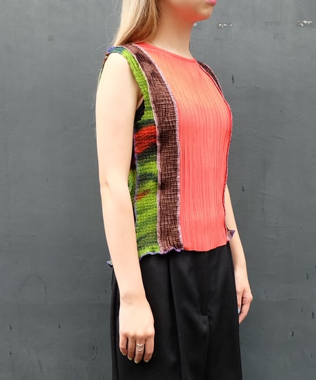Frill Line Docking Tops