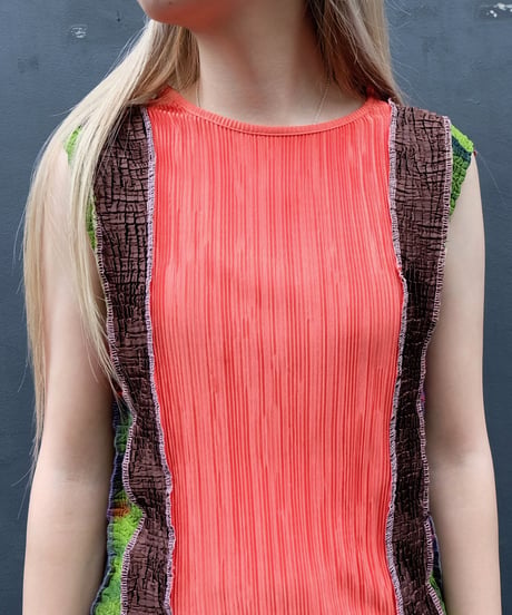 Frill Line Docking Tops