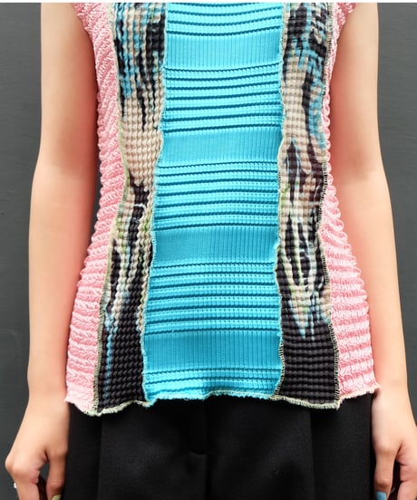 Frill Line Docking Tops
