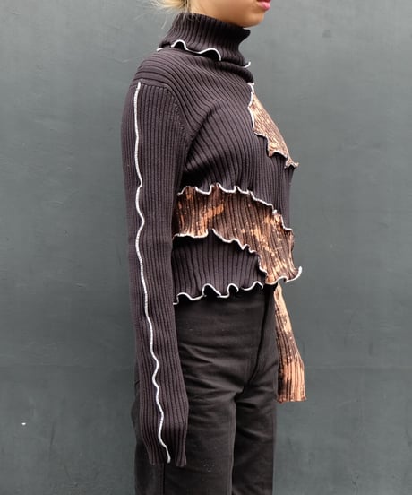 Frill Line Tops 16