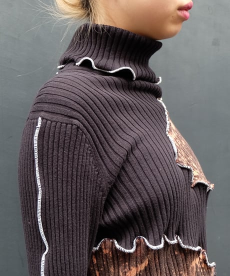 Frill Line Tops 16
