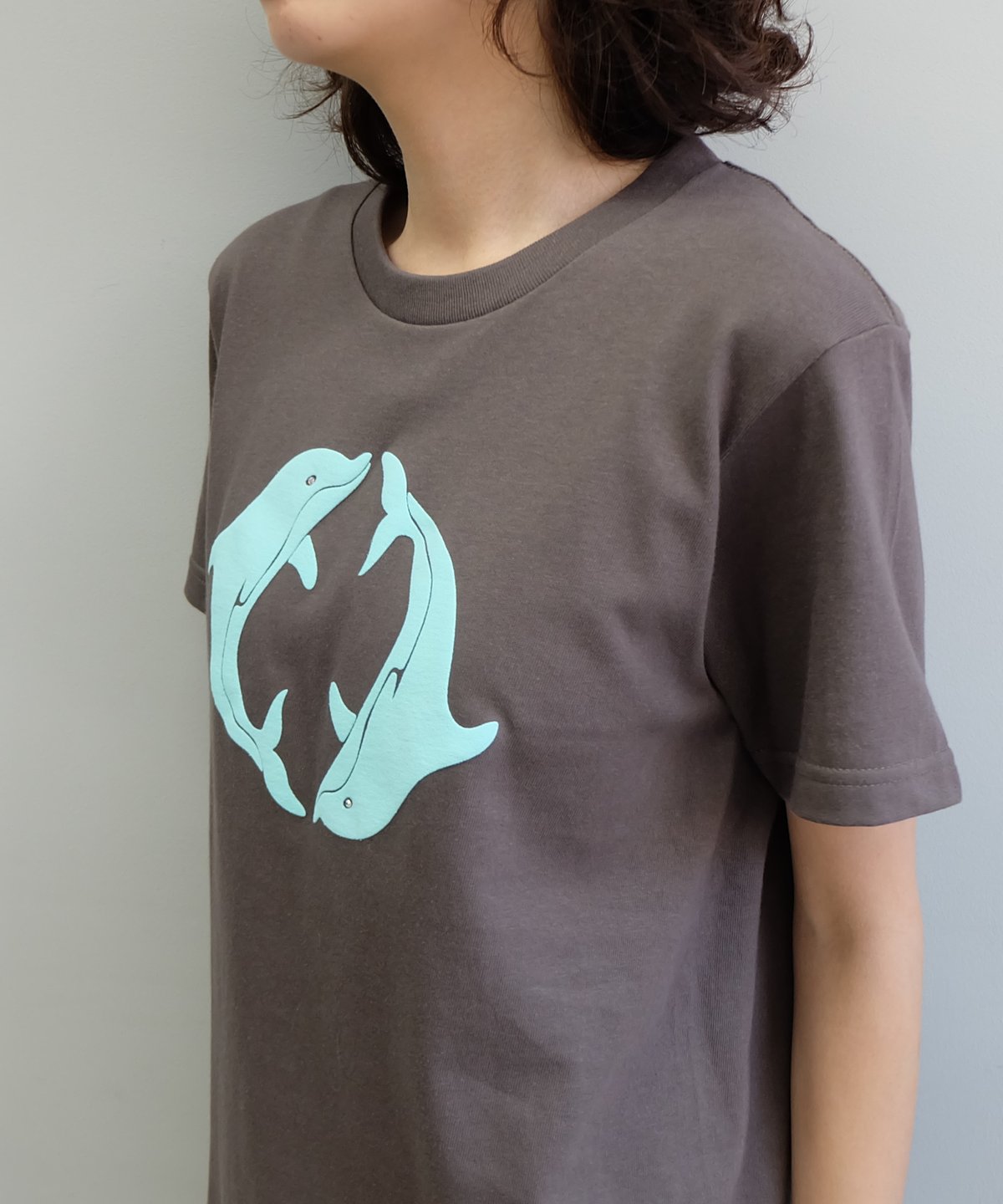 トップス Labyrins Two Dolphins Tshirt Charcoal Labyrins Two Dolphins Tshirt Navy shury