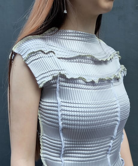 Frill Line Tops