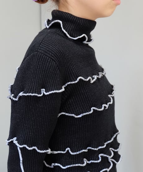 Frill Line Tops