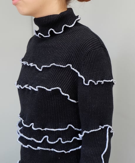 Frill Line Tops