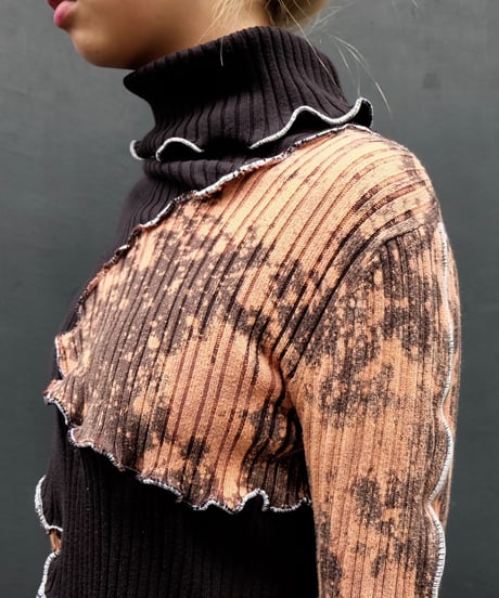 Frill Line Tops 16