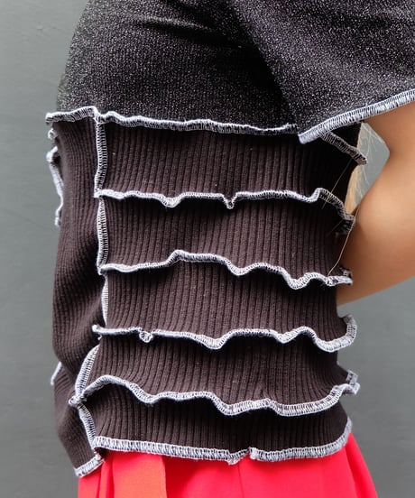 Frill Line Tops